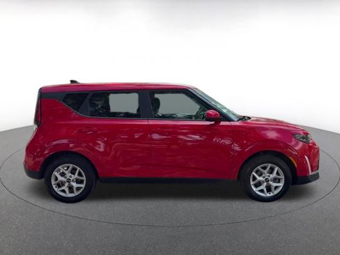 Used 2025 Kia Soul LX w/ LX Technology Package image 16