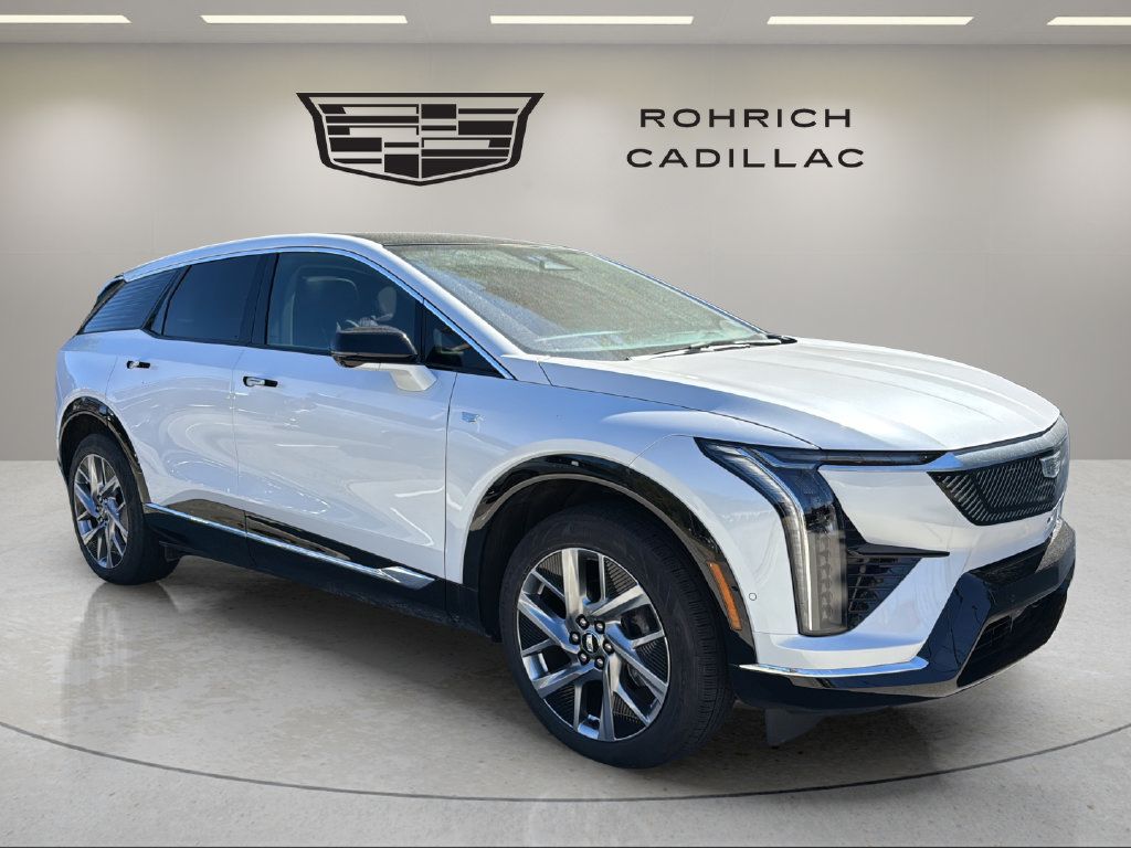 Certified 2025 Cadillac Optiq Luxury 2 w/ LPO, Floor Liner Package AWD/4WD image 3