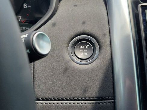 Used 2025 Land Rover Discovery S AWD/4WD image 30