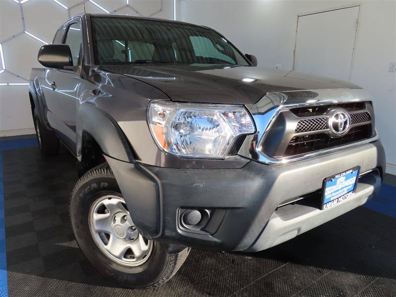 Used 2015 Toyota Tacoma PreRunner w/ Convenience Package RWD image 2