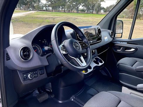 Used 2024 Mercedes-Benz Sprinter 2500 image 18