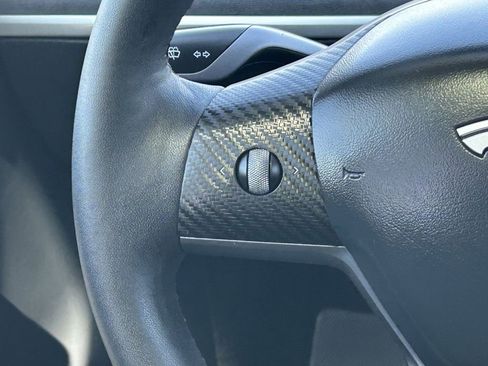 Used 2022 Tesla Model Y Performance image 18