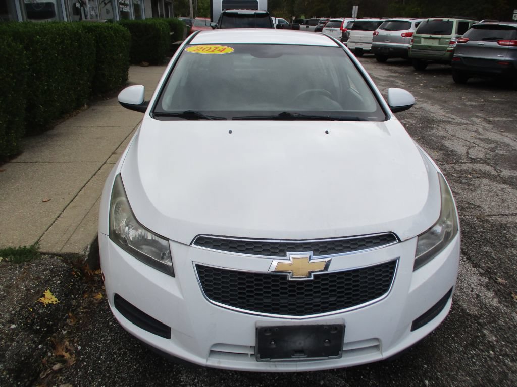 Used 2014 Chevrolet Cruze LT FWD image 2