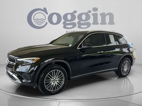 Used 2026 Mercedes-Benz GLC 300 image 1