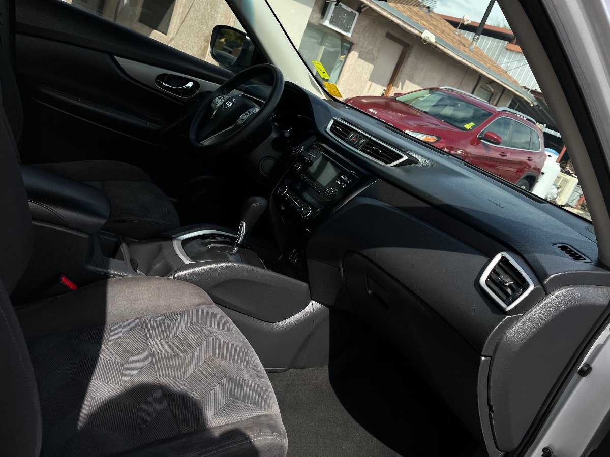 Used 2016 Nissan Rogue SV FWD image 34