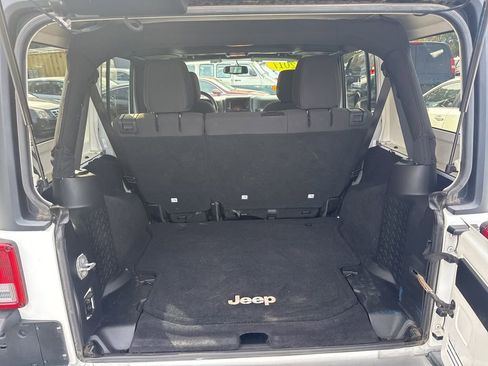 Used 2017 Jeep Wrangler Unlimited Sahara w/ Connectivity Group image 37