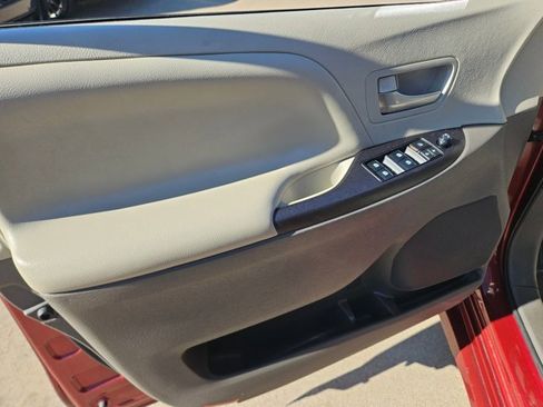 Used 2020 Toyota Sienna LE image 13