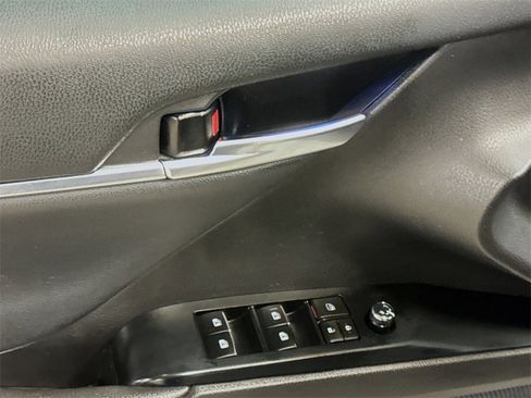 Used 2020 Toyota Camry XSE image 12