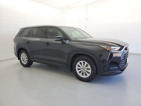 Used 2024 Toyota Grand Highlander XLE image 4