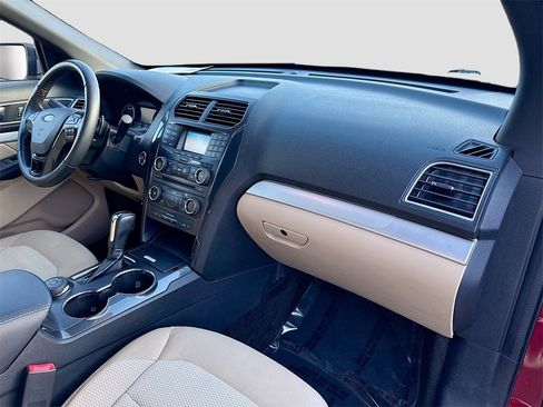 Used 2017 Ford Explorer XLT image 26