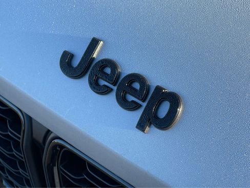 New 2025 Jeep Grand Cherokee Altitude image 8