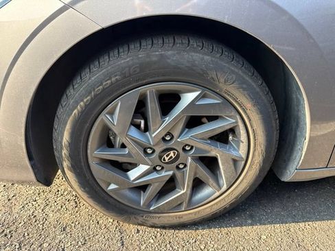 Used 2024 Hyundai Elantra SEL FWD image 5