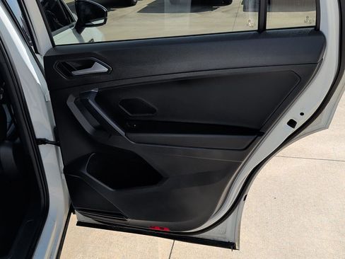 Used 2021 Volkswagen Tiguan SE R-Line image 22