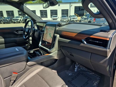 Certified 2025 GMC Yukon XL Denali w/ Sun & Power Step Package AWD/4WD image 31