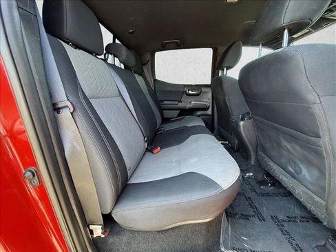 Used 2021 Toyota Tacoma TRD Off-Road w/ Technology Package AWD/4WD image 23