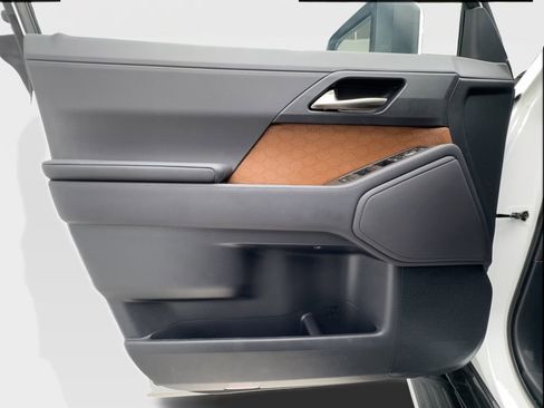 Used 2025 Lexus GX 550 w/ Accessory Package (2T) image 23