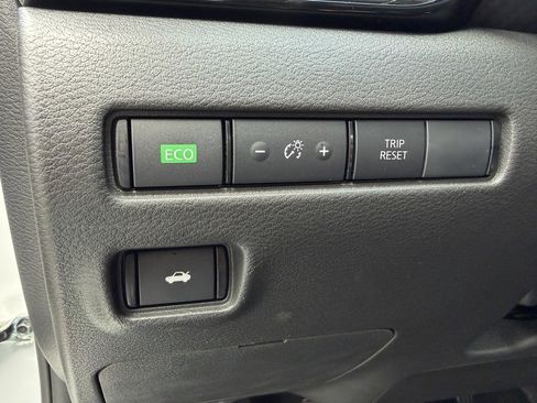 Used 2025 Nissan Sentra SV w/ All-Weather Package FWD image 10