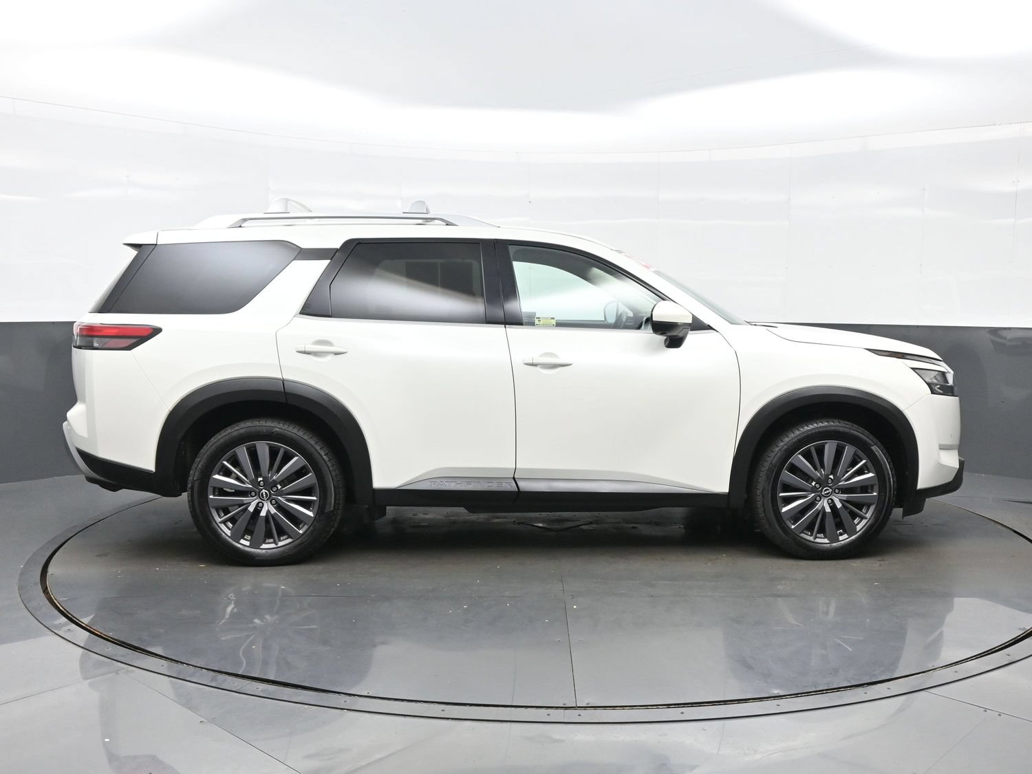 Used 2023 Nissan Pathfinder SL w/ SL Premium Package AWD/4WD image 7
