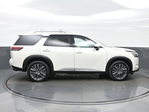 Used 2023 Nissan Pathfinder SL w/ SL Premium Package AWD/4WD image 7