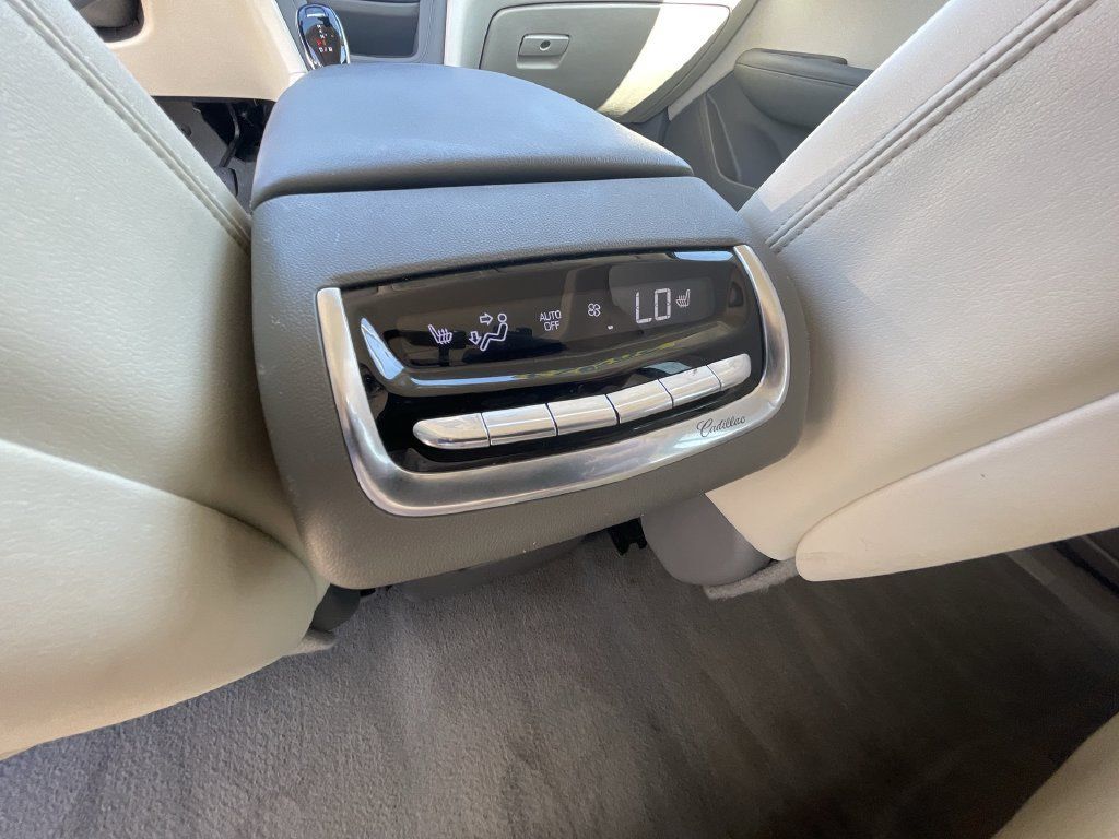 Used 2023 Cadillac XT6 Premium Luxury w/ Technology Package FWD image 21