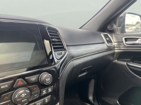 Used 2020 Jeep Grand Cherokee Limited X image 19