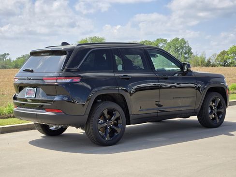 New 2026 Jeep Grand Cherokee Limited w/ Limited Altitude Package AWD/4WD image 3