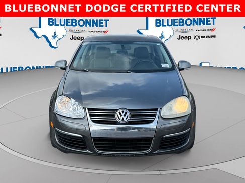 Used 2009 Volkswagen Jetta SE FWD image 2