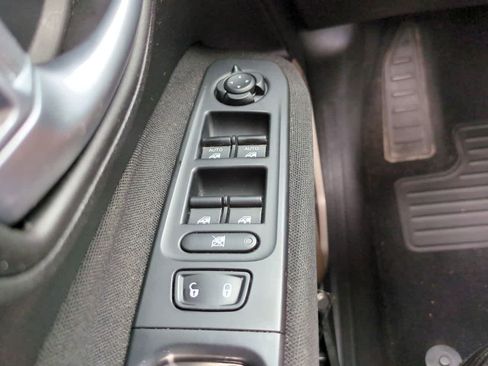 Used 2017 Jeep Renegade Latitude w/ Popular Equipment Group FWD image 21