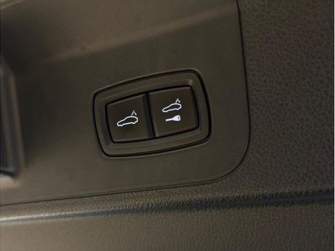 Used 2019 Porsche Panamera 4 AWD/4WD image 33