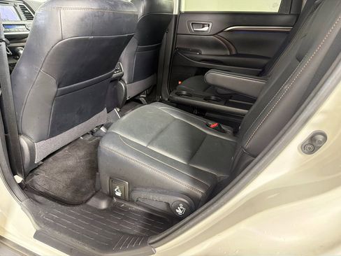 Used 2016 Toyota Highlander Limited w/ Driver Technology Package AWD/4WD image 23