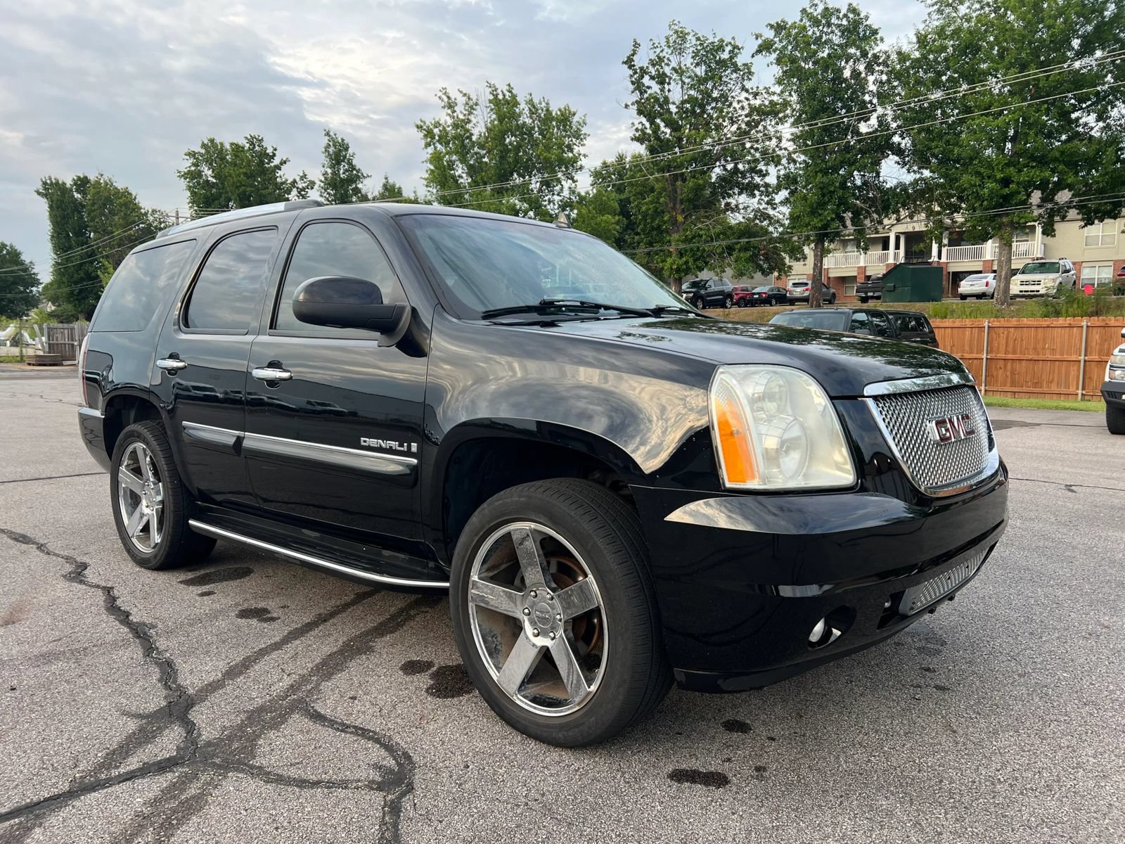 Used 2007 GMC Yukon Denali AWD/4WD image 1