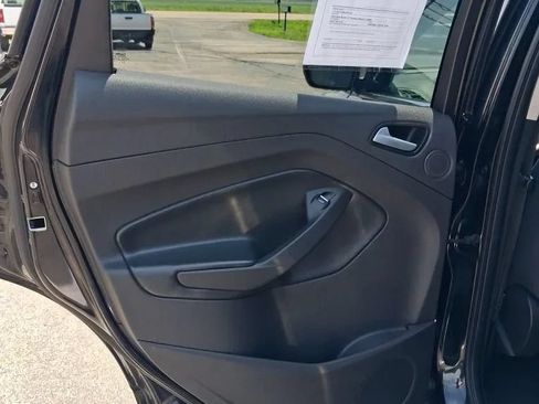 Used 2017 Ford Escape SE w/ Equipment Group 201A FWD image 22