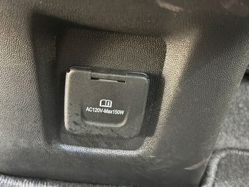 Used 2023 Chevrolet Equinox Premier FWD image 12