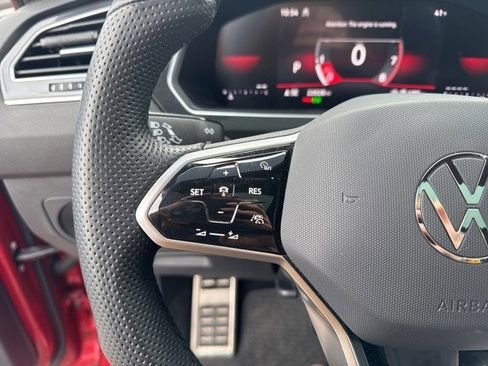 Used 2024 Volkswagen Tiguan SE R-Line image 24