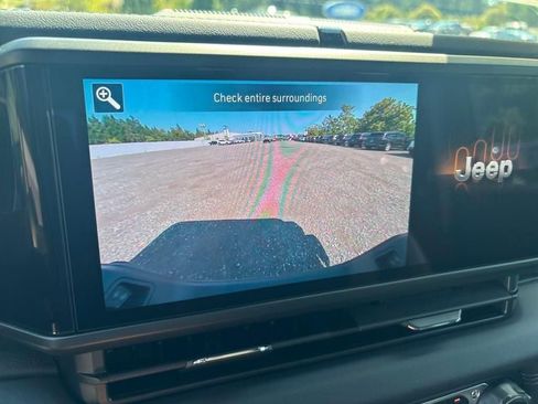 New 2025 Jeep Gladiator Sport image 22