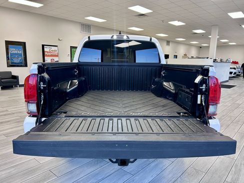 Used 2023 Toyota Tacoma SR5 w/ Technology Package image 9
