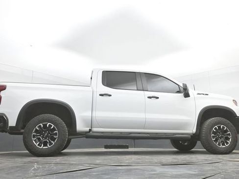 Used 2025 Chevrolet Silverado 1500 ZR2 w/ Technology Package AWD/4WD image 34