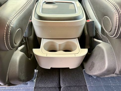 Used 2023 Chrysler Pacifica Touring-L FWD image 34