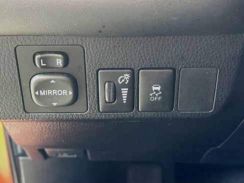 Used 2015 Toyota RAV4 Limited AWD/4WD image 10