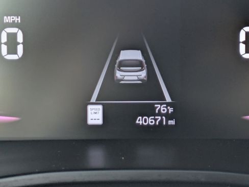 Used 2023 Kia Soul LX image 29