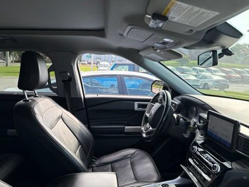 Used 2021 Ford Explorer Limited w/ Equipment Group 301A AWD/4WD image 11
