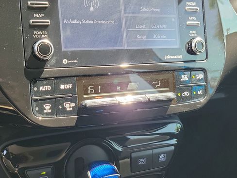 Used 2022 Toyota Prius LE image 34