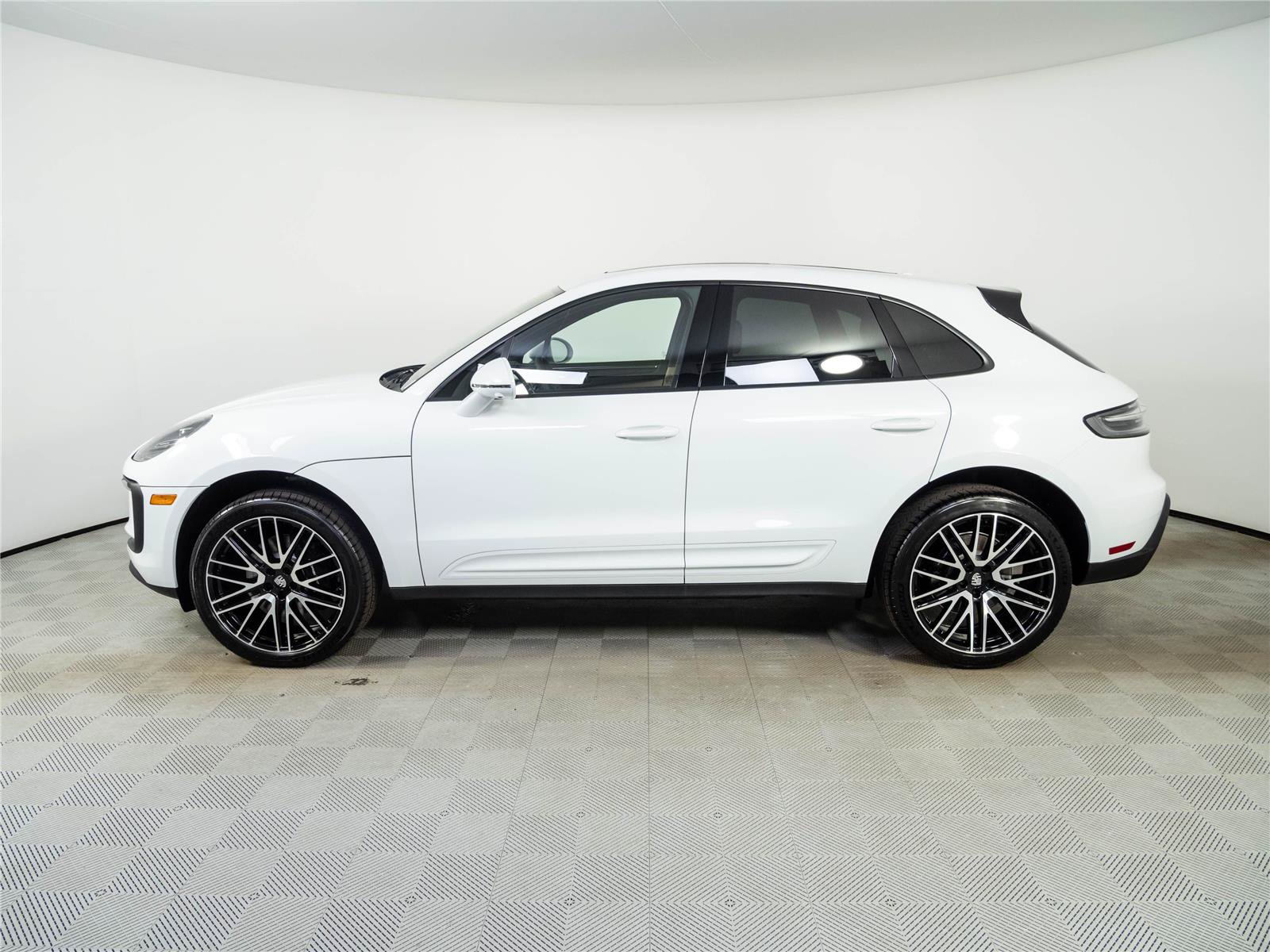 New 2026 Porsche Macan Turbo AWD/4WD image 2