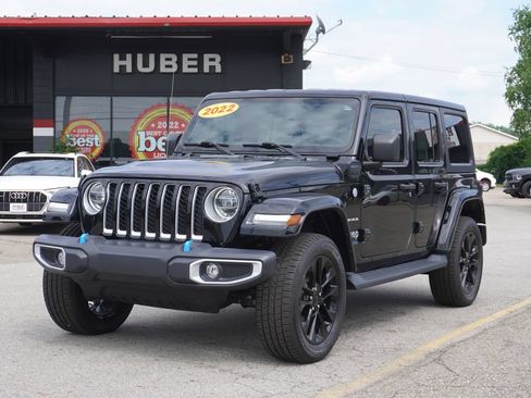 Used 2022 Jeep Wrangler Unlimited Sahara w/ Cold Weather Group AWD/4WD image 3