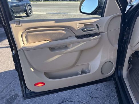 Used 2013 Cadillac Escalade Premium image 11