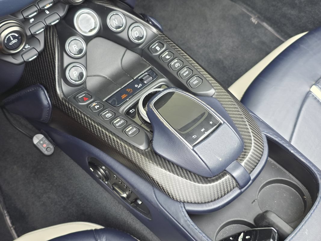 Used 2021 Aston Martin V8 Vantage Roadster RWD image 16