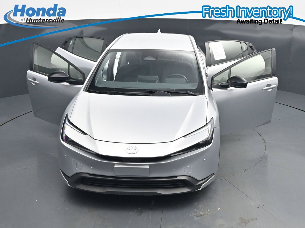 Used 2025 Toyota Prius LE FWD image 37