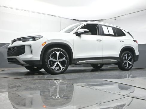 Certified 2025 Volkswagen Tiguan SE image 36