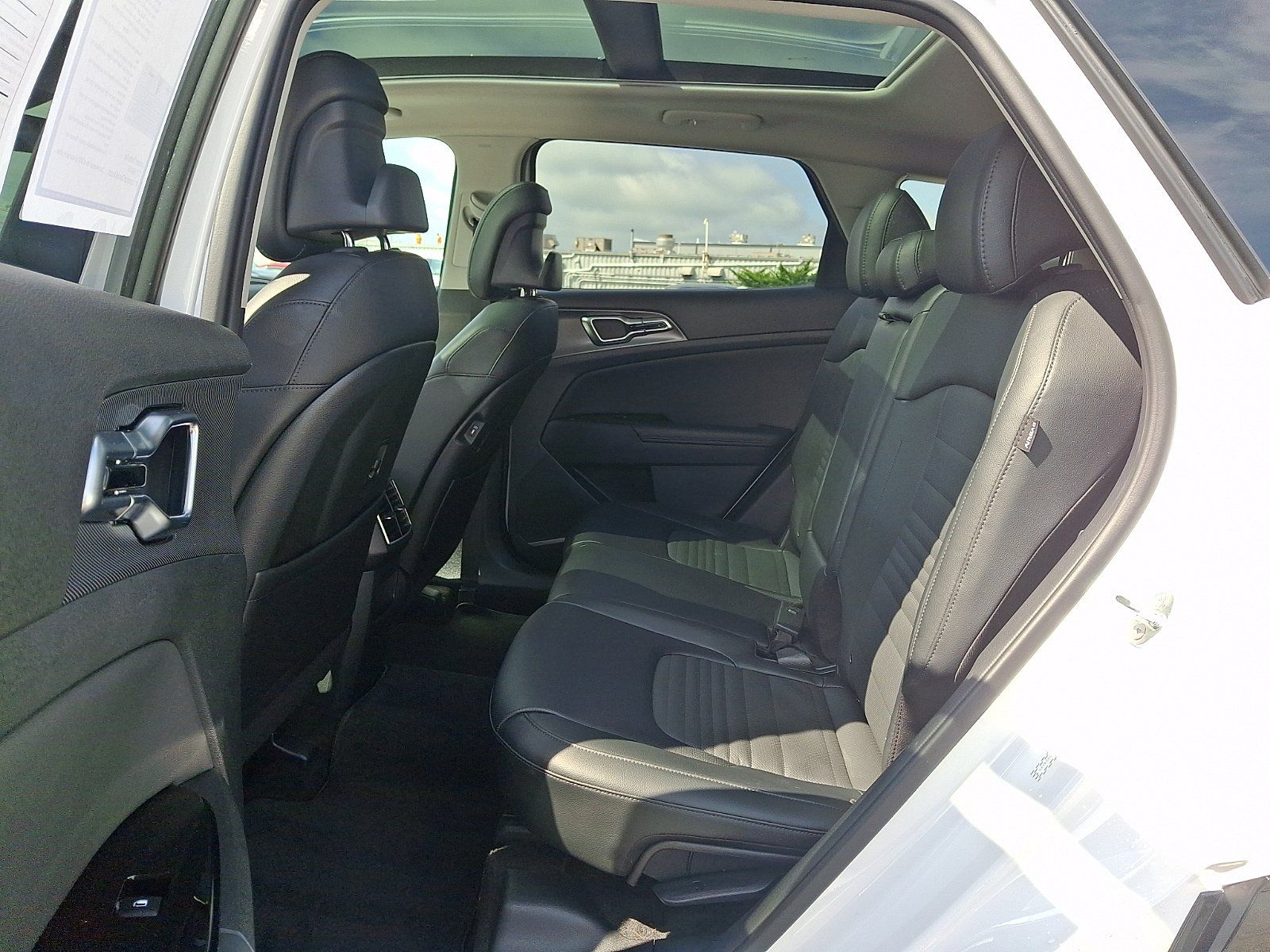 Used 2025 Kia Sportage SX AWD/4WD image 10