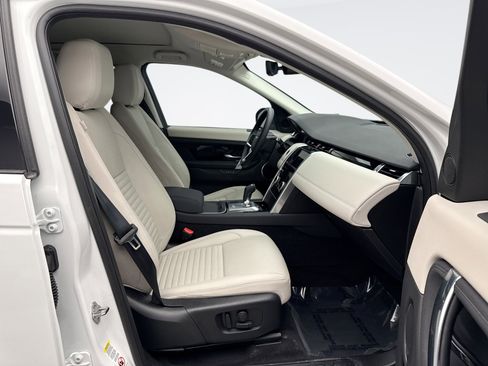Used 2023 Land Rover Discovery Sport SE image 18